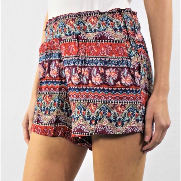 ⬇️$5 Sale⚡️ Floral Printed Shorts - Picture 2 of 8